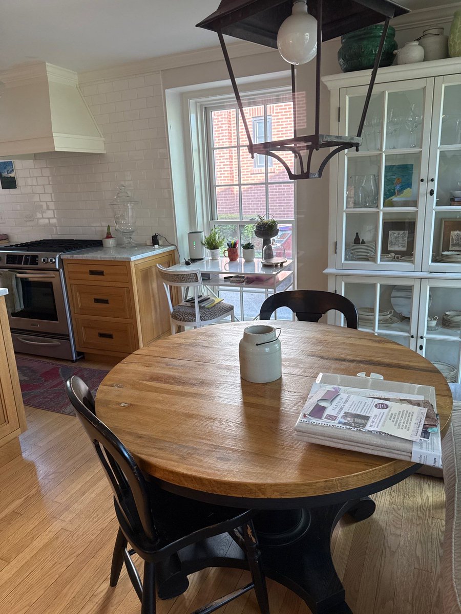 SophiasClean's tweet photo. Spring light. Daffodils. Hardwoods catching the sun.

This is what a recurring weekly clean in the western suburbs looks like.

Family-owned La Grange since 1984. Every clean supports cancer research, in honor of our founder Sophia.

Free quote: https://t.co/wMvHVWjIZa https://t.co/6auBqb21Md
