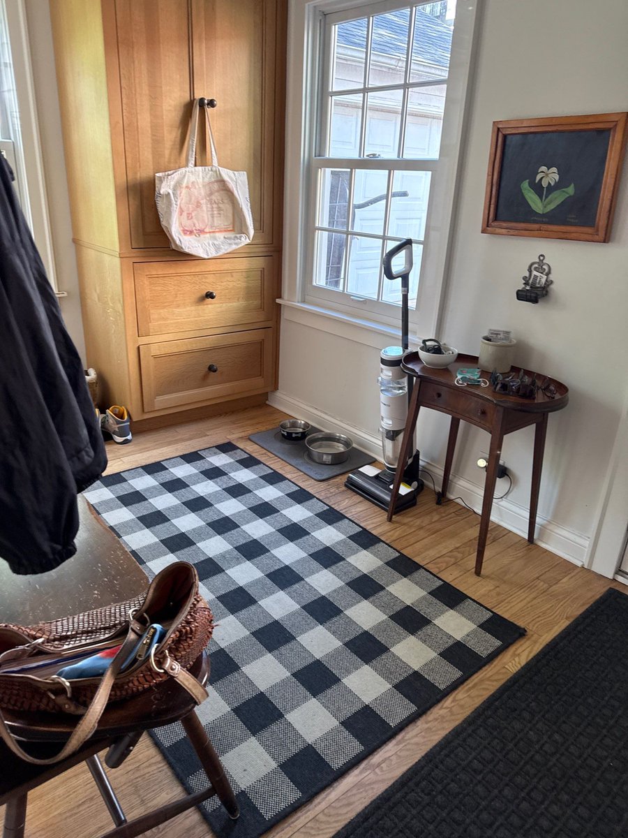 SophiasClean's tweet photo. Spring light. Daffodils. Hardwoods catching the sun.

This is what a recurring weekly clean in the western suburbs looks like.

Family-owned La Grange since 1984. Every clean supports cancer research, in honor of our founder Sophia.

Free quote: https://t.co/wMvHVWjIZa https://t.co/6auBqb21Md
