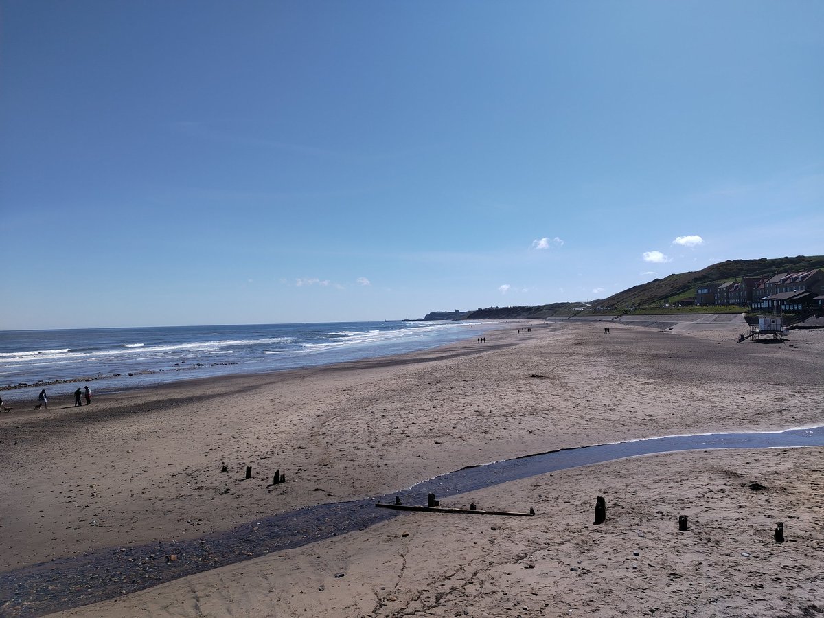 Stevenrose56's tweet photo. Warm and sunny at Sandsend, North Yorkshire. https://t.co/sTFNgNnxzB