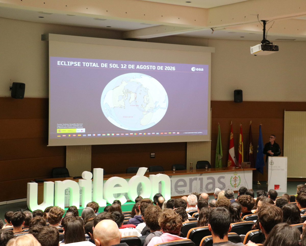 unileon's tweet image. 🌒 León se prepara para un momento histórico

Más de 500 personas han participado en la jornada ‘León se viste de eclipse’ en la Universidad de León, junto a expertos de la Agencia Espacial Europea 

#ULE #UniversidadDeLeón #EclipseSolar