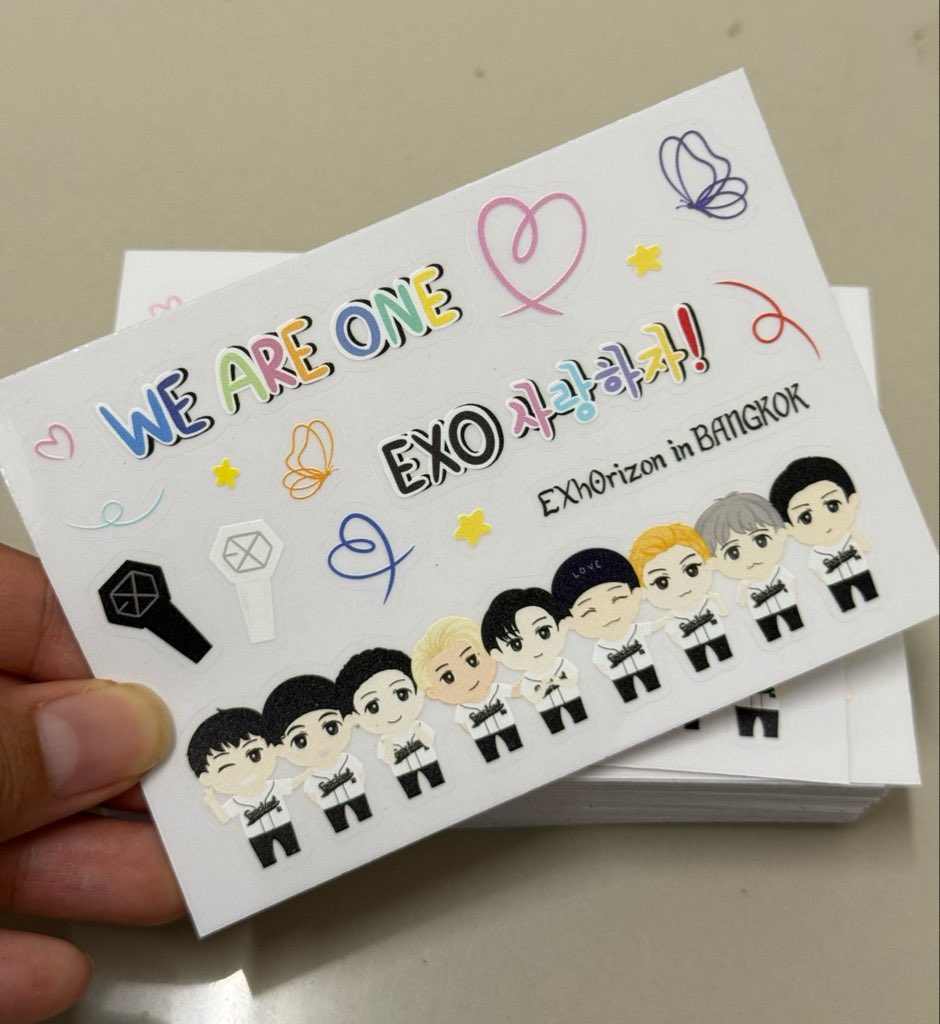 _PK_1808's tweet photo. มารับกันด้วยนะคะ ตั้งใจวาดเองทั้ง 9 คนเลย ตื่นเต้นจัง #EXhOrizon_in_BANGKOK https://t.co/gJntYaVZjV