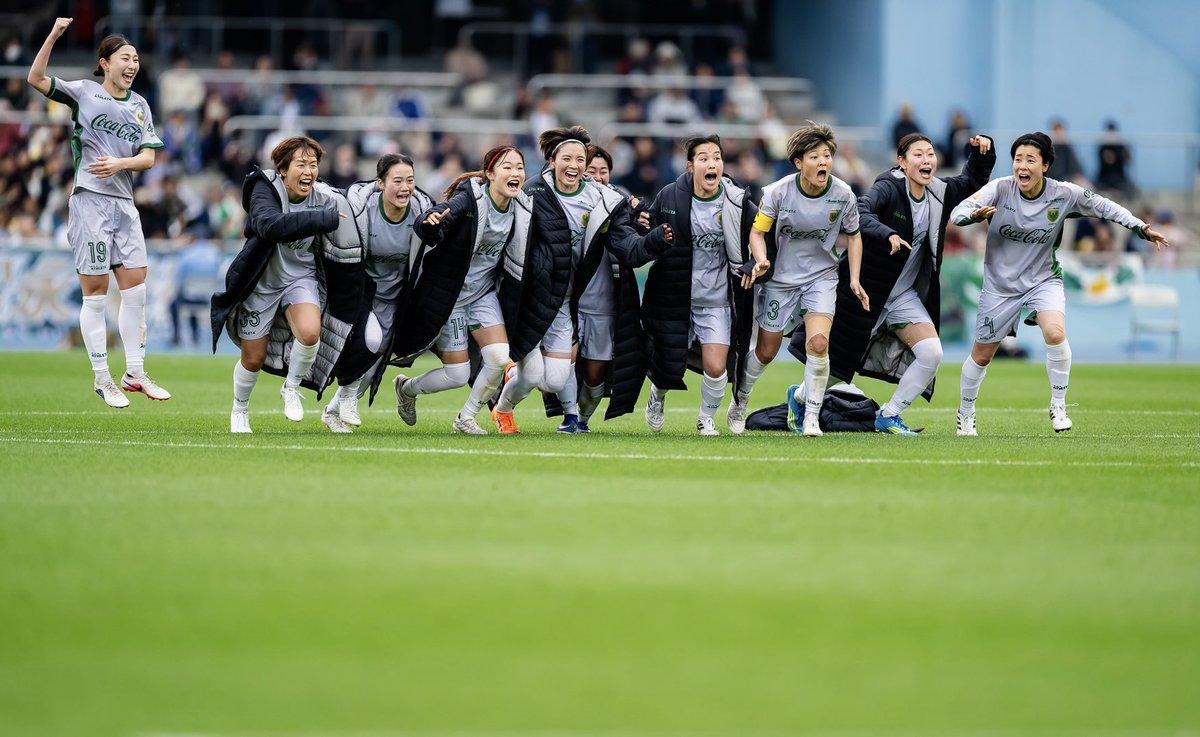 WEリーグ•クラシエカップ決勝、最後の最後までめちゃくちゃ面白い試合でした！！
あまりの激しさに足が攣る選手が続出のまさに死闘。PKで勝敗が決まるのはやはり切なかったけれど、Jリーグも顔負けの、本当に素晴らしい決勝戦でした。
ベレーザの皆さん優勝おめでとうございます🏆🫶🏼