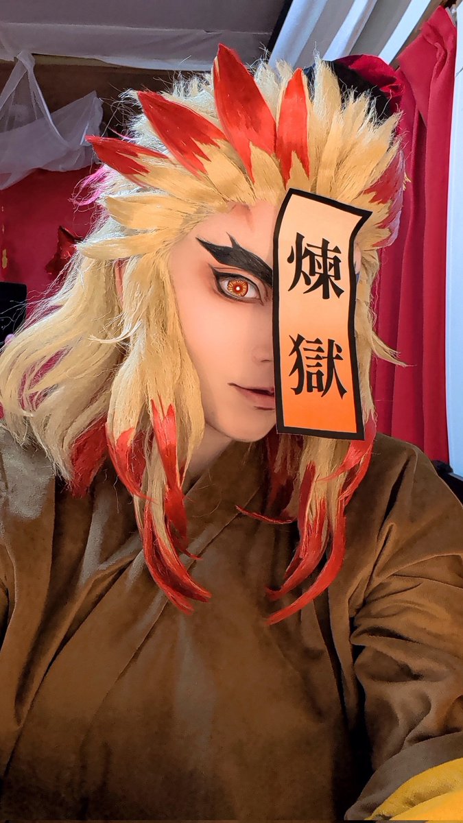tijyoakanya's tweet photo. 【コスプレ/Cosplay】
👹⚔️　🔥

良かったらピンの自撮りも見てください....
3枚目は🎃ぽさでるかな？と思って赤ライト照らしたらなんか怖くなっちゃったやつ https://t.co/2mOGBnCIt0