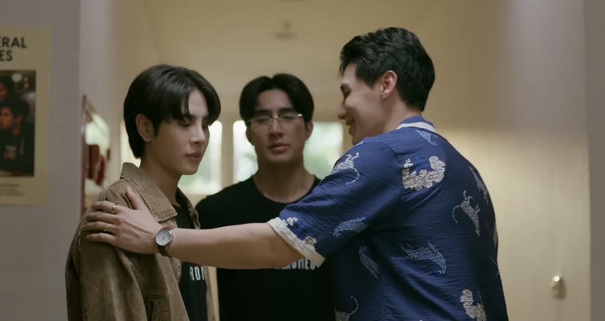 The Up-close tweet media