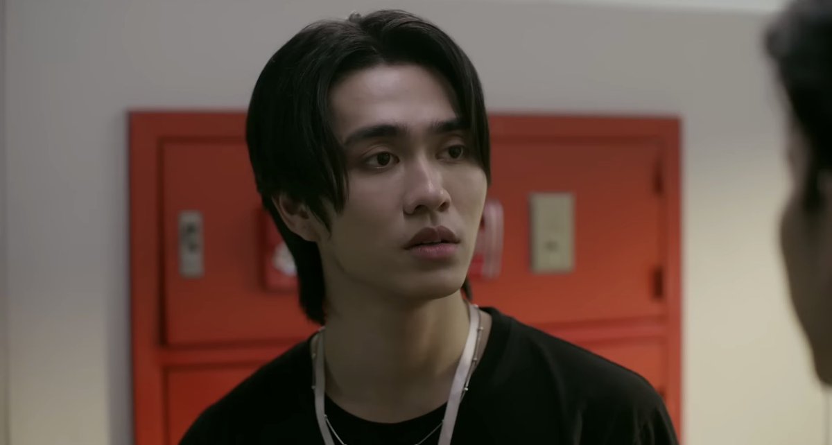 The Up-close tweet media