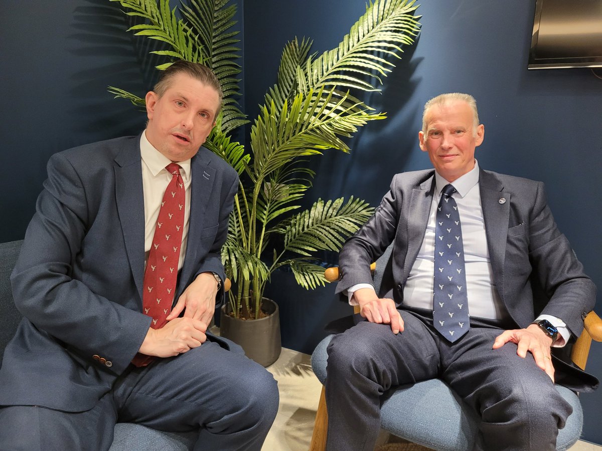 RAeSTimR's tweet image. Great to catch up today with outgoing RAeS President Alisdair Wood FRAeS to record a special episode of AEROSPACE NOTAM podcast, ahead of him handing over the reins next month. (H/t @trevorbmbagency for idea for the perfect leaving gift! #avgeek  @dallascampbell