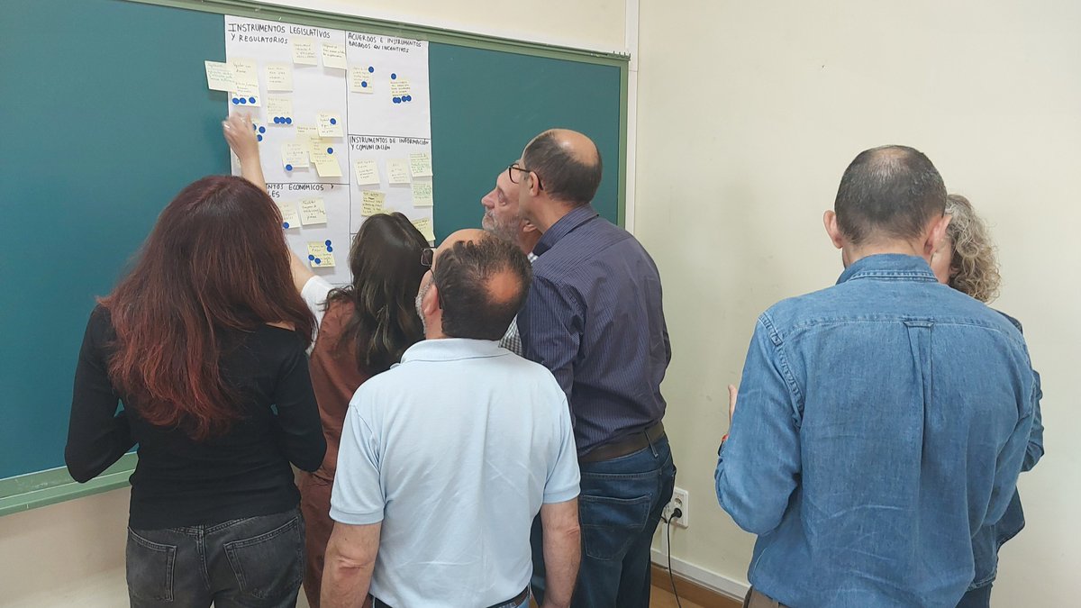 CoopsAgroES's tweet image. Hoy hemos reunido a #cooperativas, administración e investigadores para impulsar la Gestión Integrada de Plagas y el uso de fitosanitarios de bajo riesgo. #SUPPORT 🇪🇺 #viñedo #digitalización #C3 #SIGCEX #robótica y #drones, junto al papel clave del asesor agrario en el AKIS