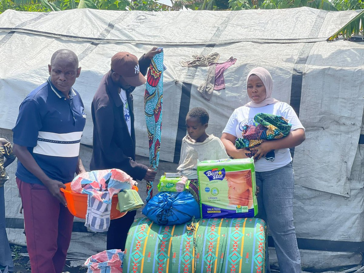 WalikaleF's tweet photo. Walikale Together Foundation vous dit un grand merci à chaque personne qui a acheté des paniers.
Grâce à vous, ces paniers aident à nourrir les personnes très vulnérables de #Goma, #Sake et #Kimoka, en #RDC. Les paniers aident aussi à acheter les produits de première nécessité. https://t.co/6oO9fDXDhg