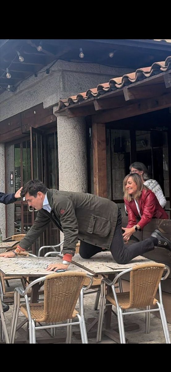 <a href="/vitoquiles/">Vito Quiles 🇪🇸</a> Esto no es PERIODISMO, esto es un HJDP que se cree que puede hacer lo que quiera.

La imagen habla por si misma y aquí el <a href="/PoderJudicialEs/">Poder Judicial</a> debe ser tajante ya q hablamos de la mujer del PRESIDENTE DE LA NACIÓN. 
Actúen y que sea ejemplarizante!!!!.😡😡😡