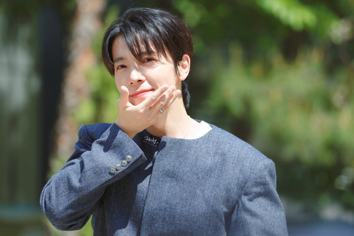 🐶

2026.04.25 - MBC 쇼!음악중심 미니팬미팅

#동해 #DONGHAE
#슈퍼주니어 #SUPERJUNIOR