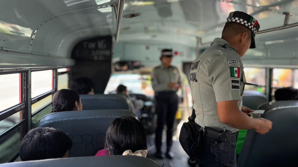 GN_MEXICO_'s tweet image. #Entérate En #BC, integrantes de la #GuardiaNacional implementan el operativo “Pasajero Seguro” en zonas de ascenso y descenso del transporte público, con la finalidad de inhibir la comisión de delitos. #PorMéxicoSiempreEnGuardia
