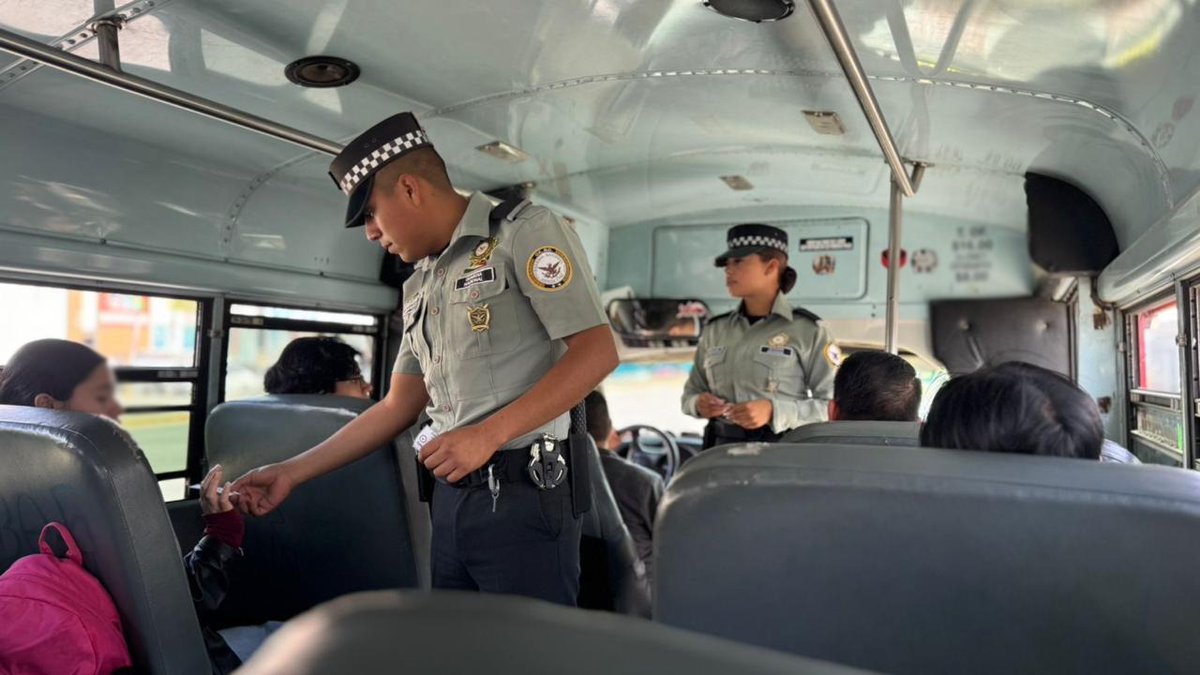 GN_MEXICO_'s tweet image. #Entérate En #BC, integrantes de la #GuardiaNacional implementan el operativo “Pasajero Seguro” en zonas de ascenso y descenso del transporte público, con la finalidad de inhibir la comisión de delitos. #PorMéxicoSiempreEnGuardia