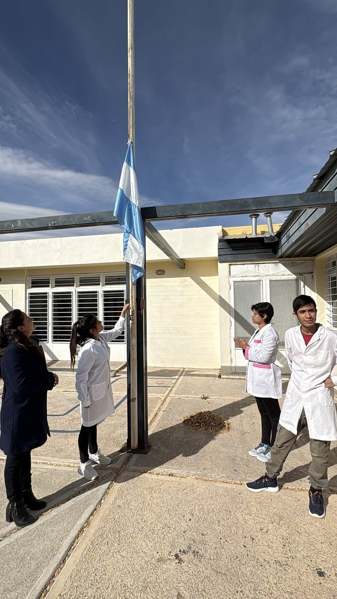 JesicaLaferteOk's tweet image. En conmemoración del 18° aniversario de la Escuela Dr. Roberto Ordenes, hicimos entrega de banderas de flameo nacional y provincial 🇦🇷  

Símbolos que representan nuestra identidad y que acompañan el día a día de toda la comunidad educativa de Malargüe 

#Malargüe #Educación