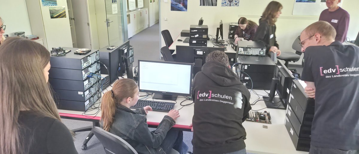 EDVSchulen's tweet photo. Letzten Donnerstag fand der #GirlsDay #2026 statt.
https://t.co/s1BT28rpan

#Ausbildung #Weiterbildung #Informatik #Wirtschaftsinformatik #Fachinformatik #Anwendungsentwicklung #Systemintegration #KI #AI #Bachelor #Plattling #Passau #Grafenau #Freyung #Niederbayern #Deggendorf https://t.co/as8egJriVr