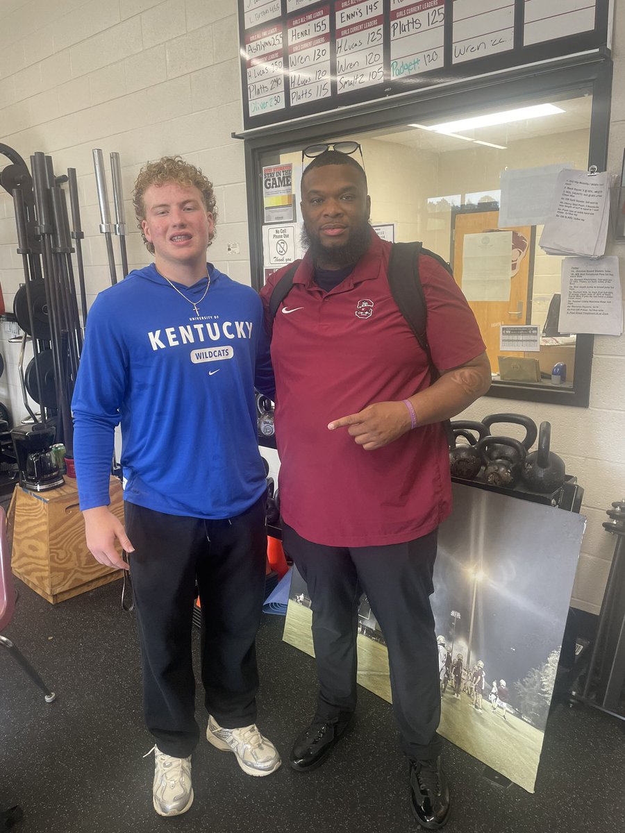 CoachBennett32's tweet photo. Shoutout to @coachhowardg from @SCState_Fb for coming to check in with @PelionFB this morning! #EARN https://t.co/ZneihCwsO7