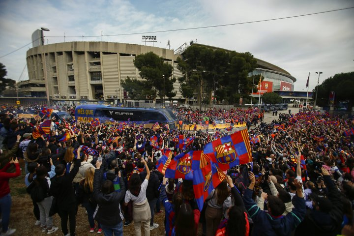 🔥🏟️¡AMBIENTAZO ASEGURADO EN EL BARÇA-BAYERN!

Ya hay vendidas 50.000 entradas para vivir la vuelta de la Champions Femenina entre el Barça y el Bayern en el Spotify Camp Nou.

Además, la afición culé prepara un gran recibimiento al autobús del equipo dos horas antes del partido