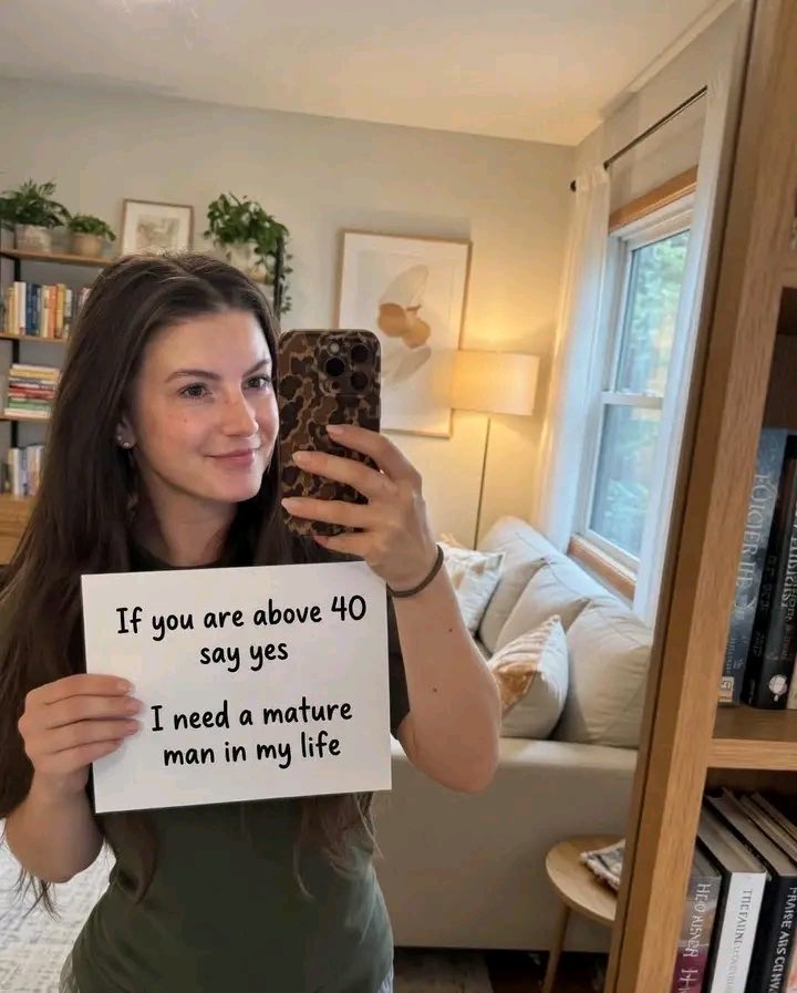 Hannah Barron tweet media