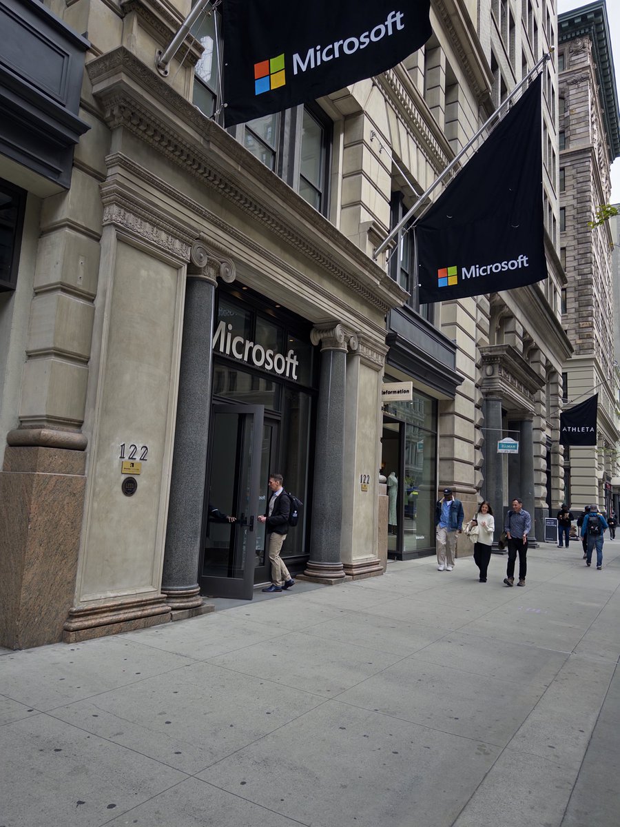 matdotar's tweet photo. New job, new office!! https://t.co/TCaYonXXrL