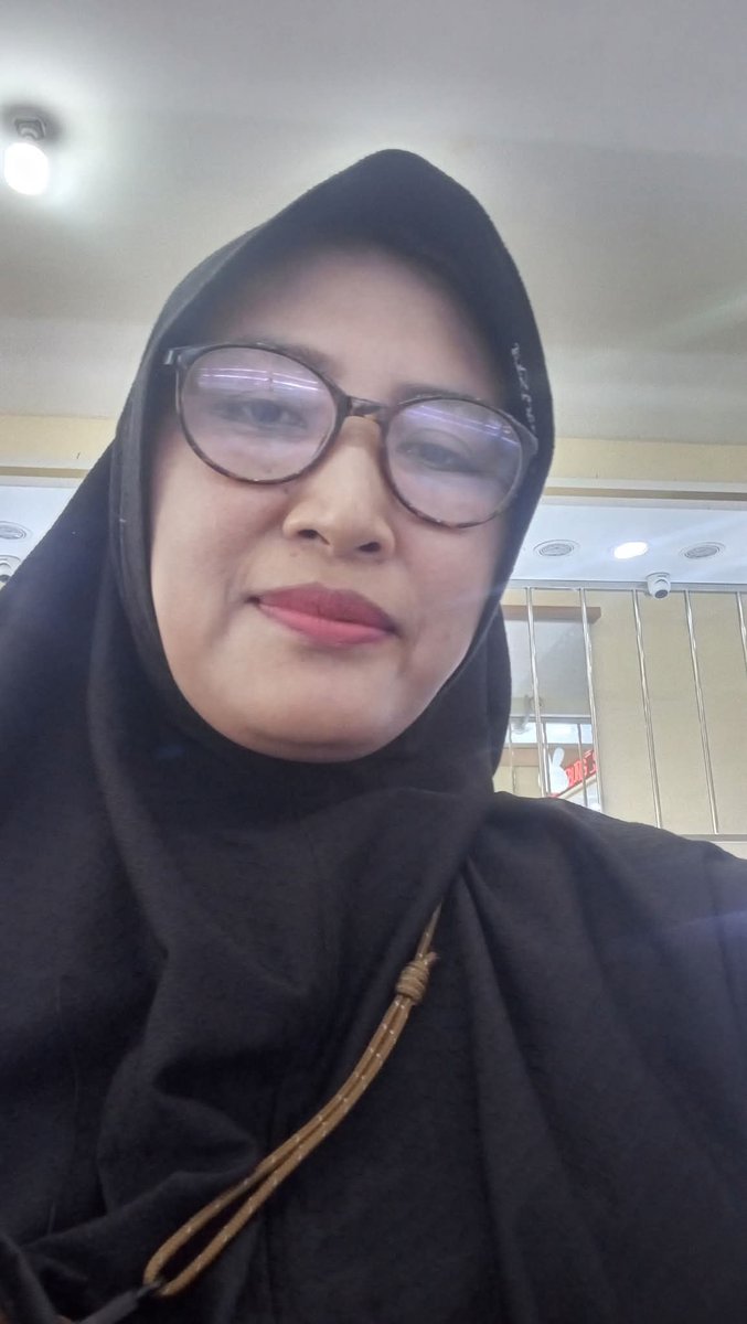 Lili Yuanti tweet media