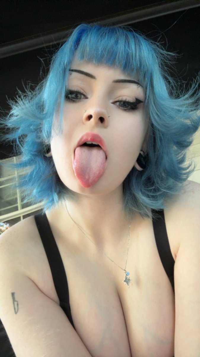 blue :0 tweet media