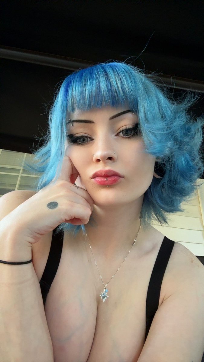 blue :0 tweet media