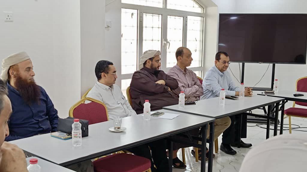 استقبل نادي رجال الأعمال – عدن اليوم الدكتور عاطف حيدرة، وكيل وزارة التجارة والصناعة لقطاع التجارة الداخلية، في زيارة هدفت للتعرف على أنشطة النادي وأعضائه ومجالات عمله.

#نادي_رجال_الاعمال 
#yemen