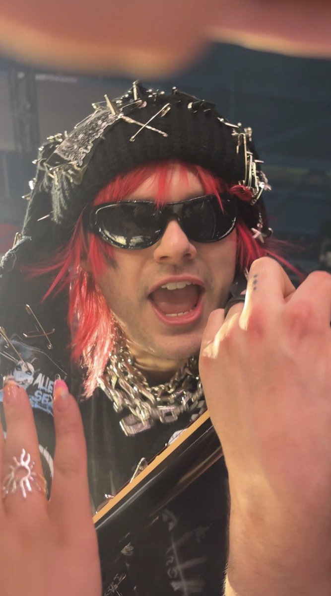 gaia ★𓂃 is a star tweet media