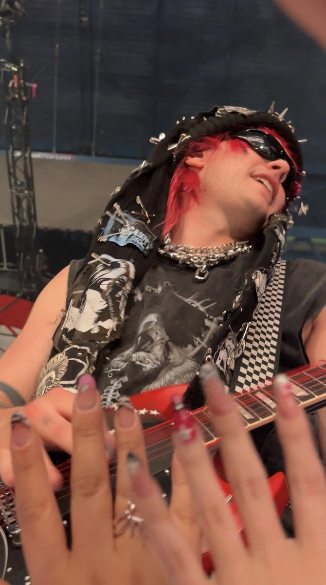 gaia ★𓂃 is a star tweet media