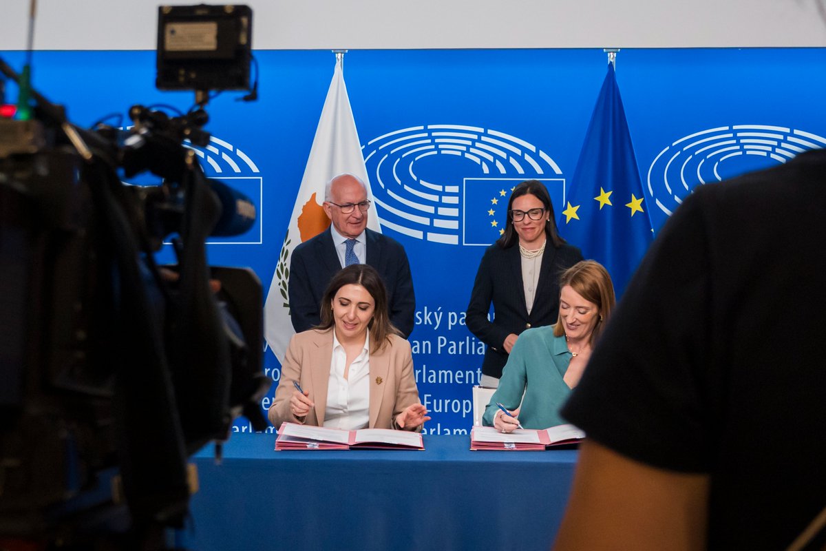EP_President's tweet photo. Extremely proud that the Anti-Corruption Directive has now become a reality.

From a proposal by @Europarl_EN to harmonised criminal laws that will be implemented across all EU Member States, this marks a major step forward in the fight against corruption.

Thank you to Rapporteur Garcia Hermida-Van der Walle and all MEPs who worked tirelessly to deliver these new rules.