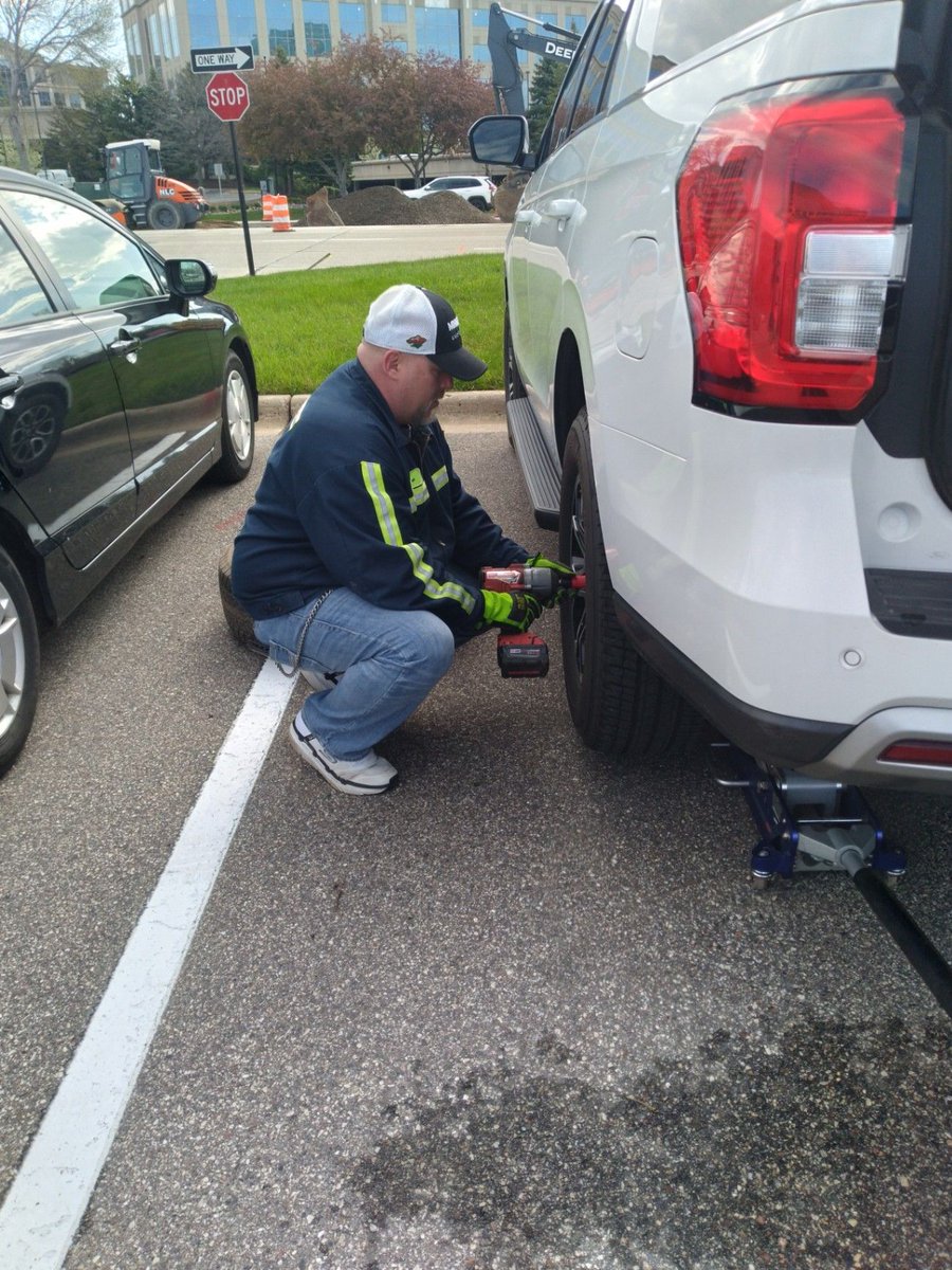 LlcAtomic's tweet image. Stuck in Rochester? We're your neighbors, ready to rescue! From jump-starts to lockouts, our certified techs get you back on the road safely. Reliable service you can trust. 

507-222-3451
atomicroadsiderescue.com

#RochesterMN #RoadsideAssistance