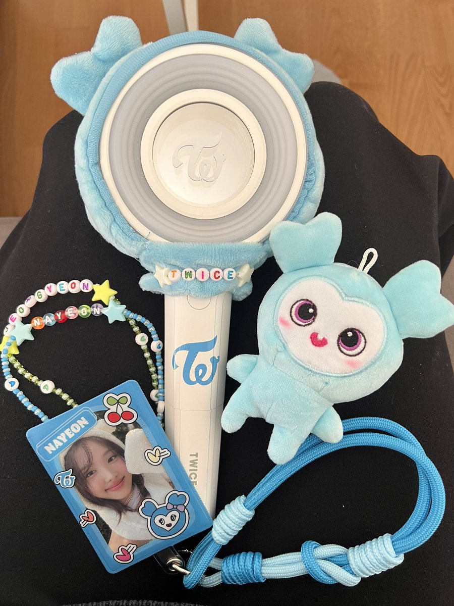 NayeonLvr's tweet photo. Finally got my #Nayeon JP Merch 🩵🤍 https://t.co/bDB9P4ELlP