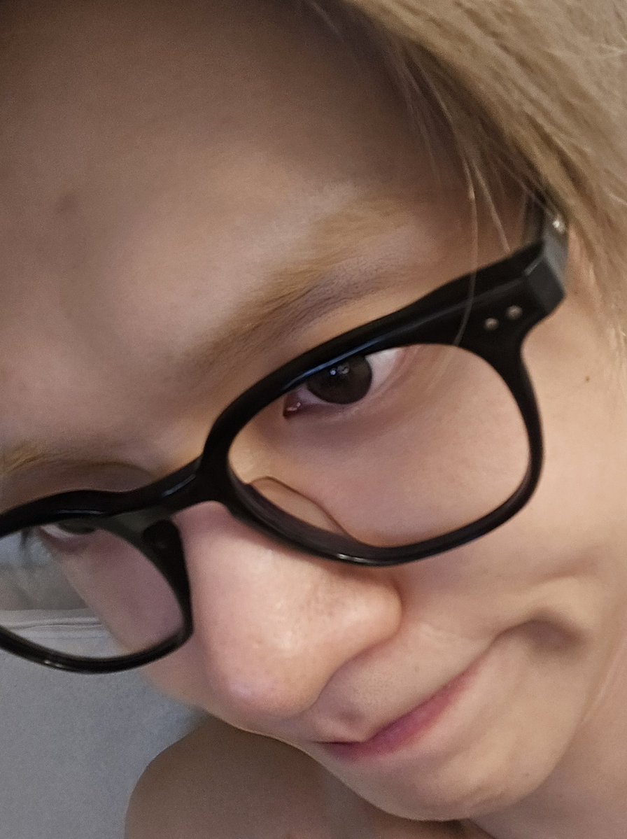 [260429] weverse dm 🦊💬

🦊 here’s a present