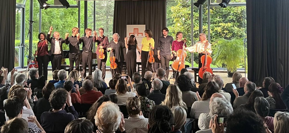 "Point d'Orgue", ce jeudi 30 avril, a souhaité en savoir plus sur "La Terrasse des Audiences", 
Je reçois ses créateurs et animateurs, la violoniste Ariane Granjon et le pianiste Laurent Cabosso..@@
13h, 100.7, frequenceprotestante.com, et les plates-formes
(c)Jérémy Garbarg
