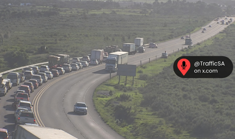 TrafficSA's tweet image. Cape Town - N2 Inbound:  #CRASH at the foot of Sir Lowrys Pass