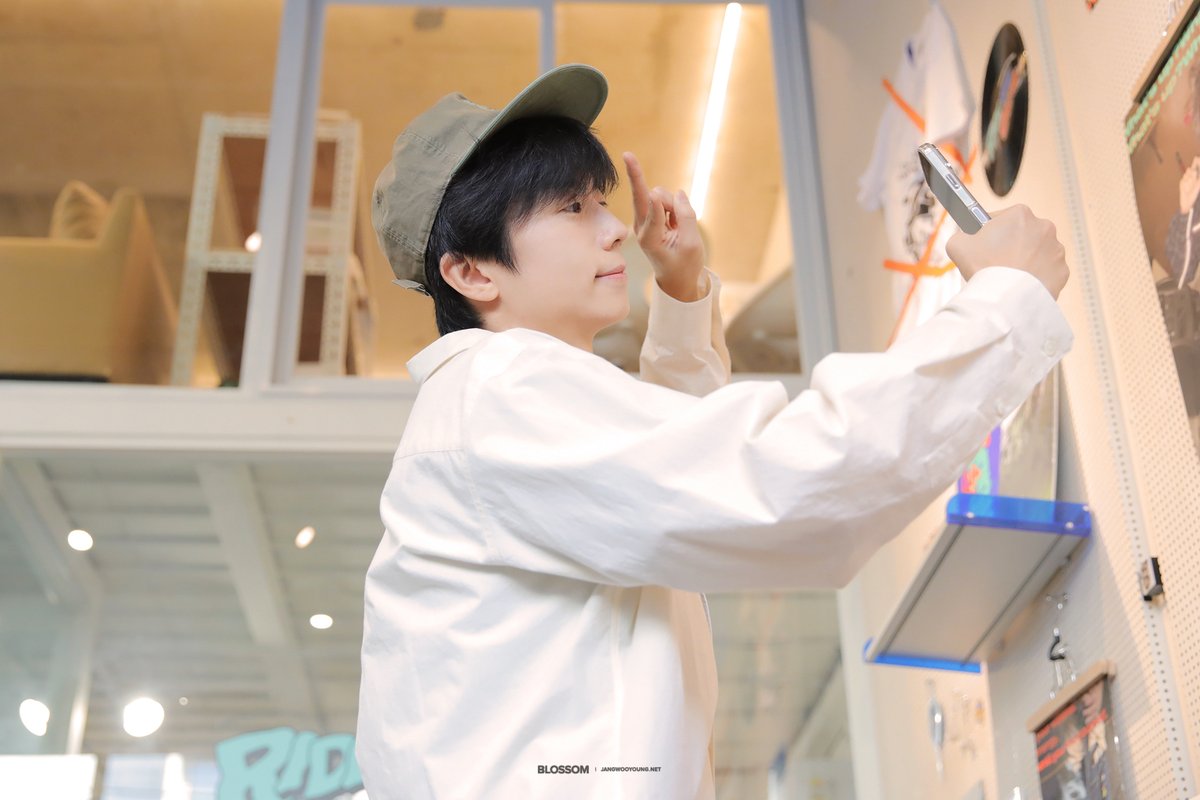 우영아 올해도 생일 축하해🩵

#HAPPY_WOOYOUNG_DAY 
#우리의늪_장우영생일축하해