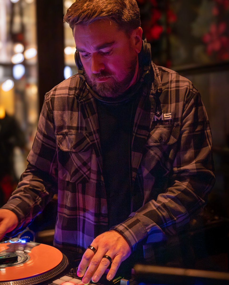 RighteousRoom's tweet photo. Press play on your Wednesday plans. 🎶 Open Turntables with @intrasy_music starts at 8pm! DJs, see you here! https://t.co/xbM6pKg8ZD
