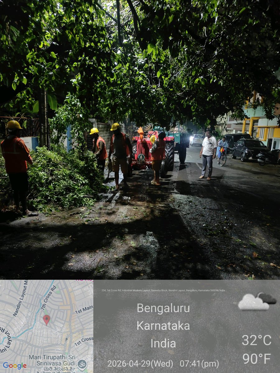 GBA_office's tweet image. Bengaluru west city corporation update:-

Removal of a fallen tree in Nagpura Sub-Division by Night Control staff, Bengaluru West City Corporation. 🌳🚧

#BengaluruRains #CivicAction #TreeRemoval #NammaBengaluru #CitizenFirst #GreaterBengaluruAuthority 
@DKShivakumar