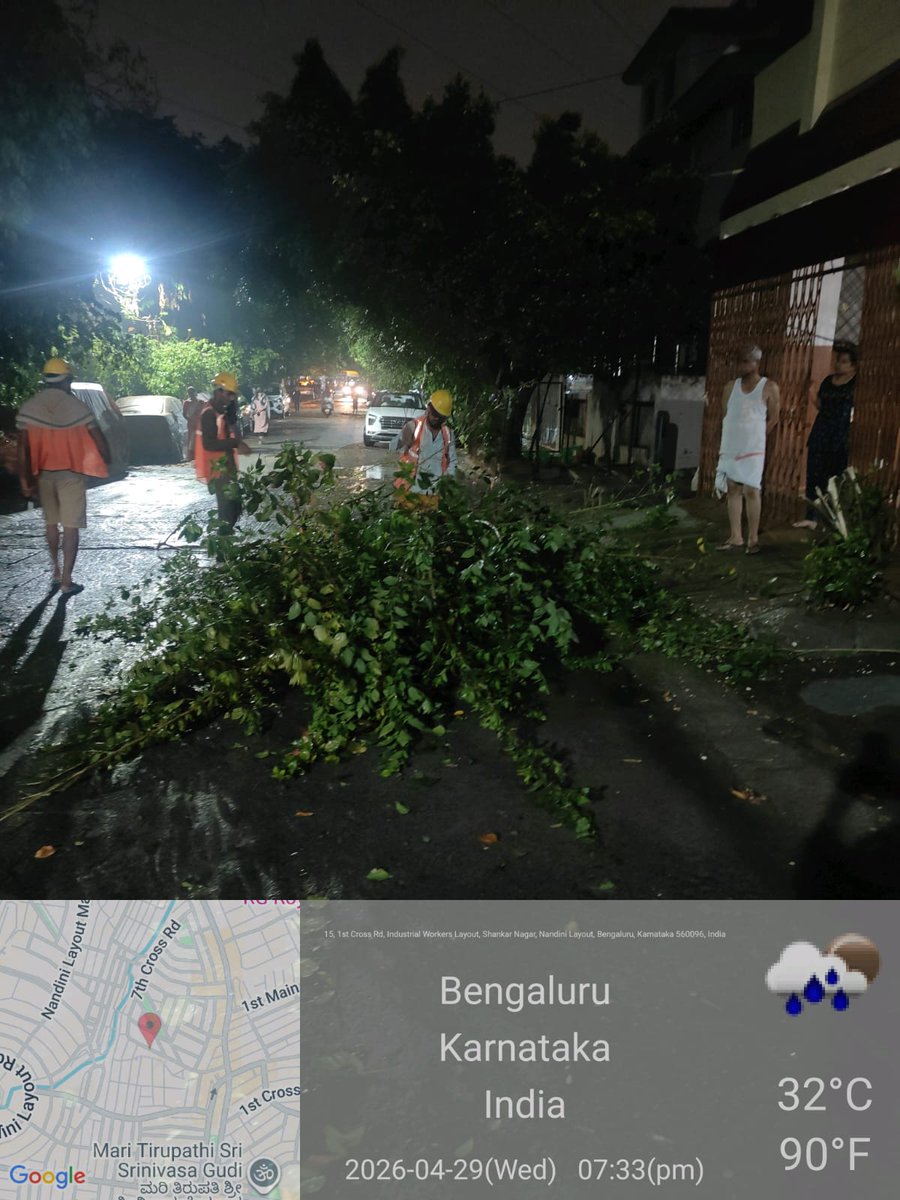 GBA_office's tweet image. Bengaluru west city corporation update:-

Removal of a fallen tree in Nagpura Sub-Division by Night Control staff, Bengaluru West City Corporation. 🌳🚧

#BengaluruRains #CivicAction #TreeRemoval #NammaBengaluru #CitizenFirst #GreaterBengaluruAuthority 
@DKShivakumar