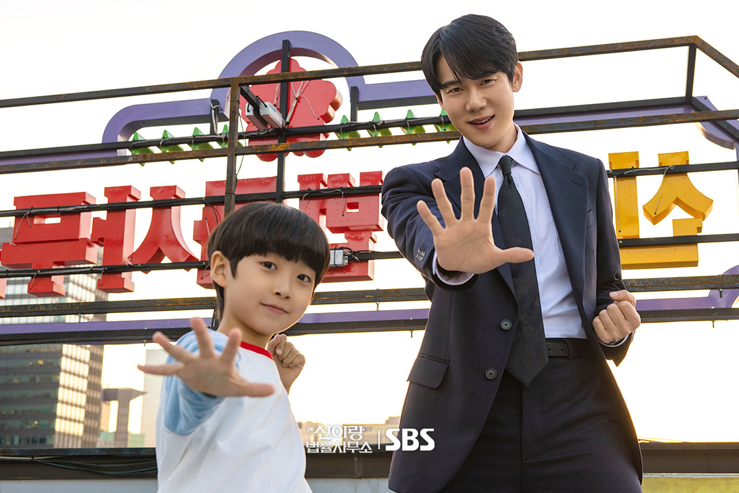 ikshaent's tweet image. Phantom Lawyer Nears Finale: Yoo Yeon Seok and Cast Deliver a Healing “Life Drama” Fans Can’t Let Go

fiction247.com/yoo-yeon-seok-…

#PhantomLawyer #YooYeonSeok #Esom
#신이랑법률사무소