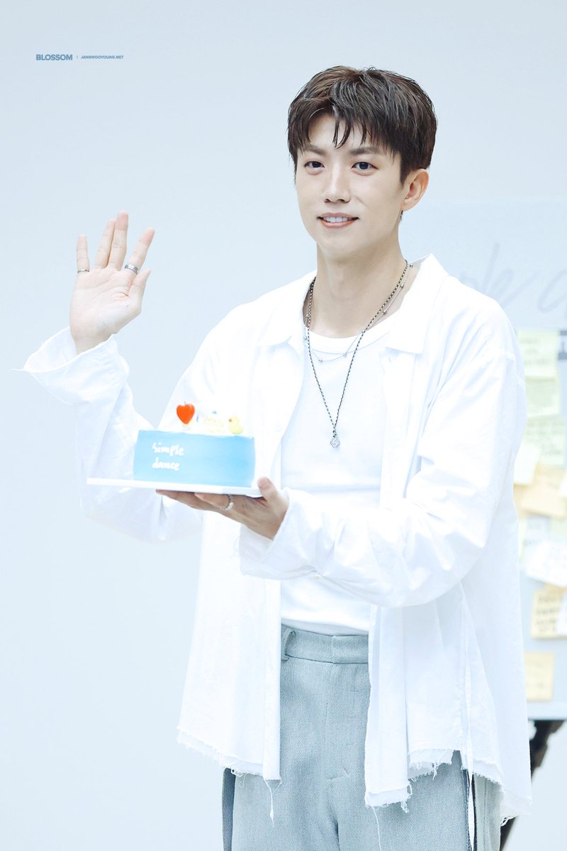 우영아 생일 축하해💙
다시 또 이렇게 너의 생일을 함께 할게

#HAPPY_WOOYOUNG_DAY
#우리의늪_장우영생일축하해