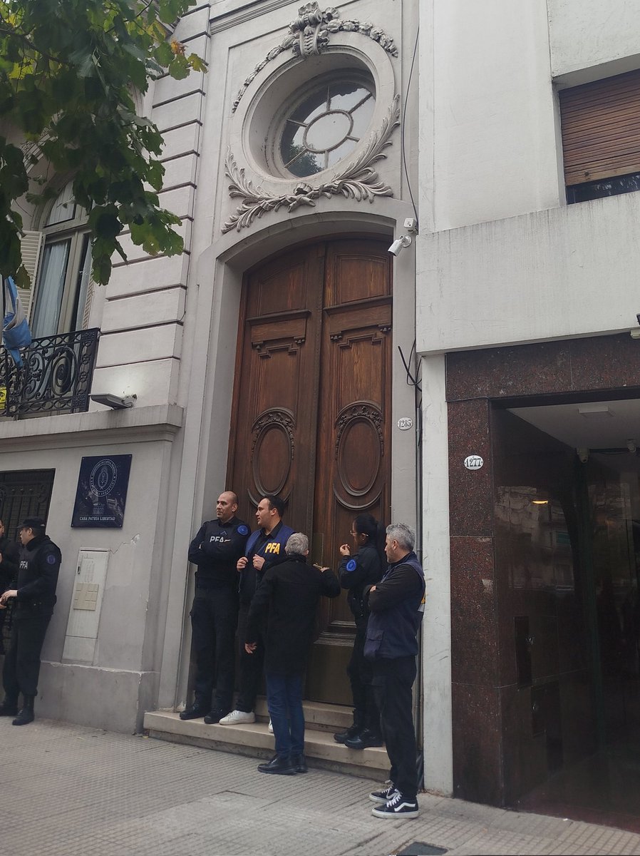 Mientras tanto... intendentes y ministros PBA van a venir a reclamarle a Pettovello fondos para alimentos

Nadie los va a recibir. Ni le van a abrir la puerta

La ministra está en el Congreso y a los intendentes les dirán que vayan a la sede de 9 Julio a dejar el petitorio