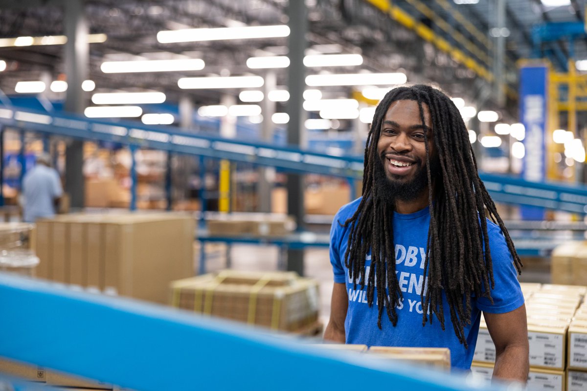 IngramMicroInc's tweet image. Happy National Supply Chain Day!

Shoutout to the people who keep everything moving — literally. We appreciate you!

#IngramMicro