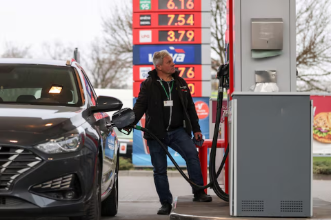 Heloise1688's tweet photo. LONDON/BRUSSELS, April 29 (Reuters) - As the energy shock from the Iran war deepens, countries around the world from Australia to Egypt are looking to conserve fuel, be it through encouraging more remote work, limiting air travel, or promoting public transport. https://t.co/7XFmcNEv6f
