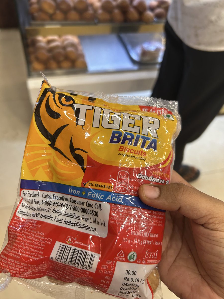 Narcisshit's tweet photo. 90ஸ் கிட்ஸோட பேவரைட் பிஸ்கெட் 
Tiger Brita 😍🥰 https://t.co/kmNa4aw5qY