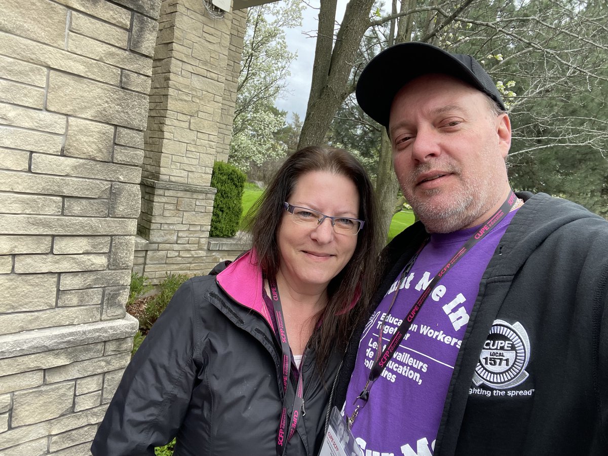 cupelocal1571's tweet photo. DAY of Action is in Full Force all over Ontario #CUPE1571  @1196 @osbcucscso @CUPE @PaulCalandra  #Powerinnumber #bargaining2026 #Educationworkers @fordnation https://t.co/oY9v3T4f7C