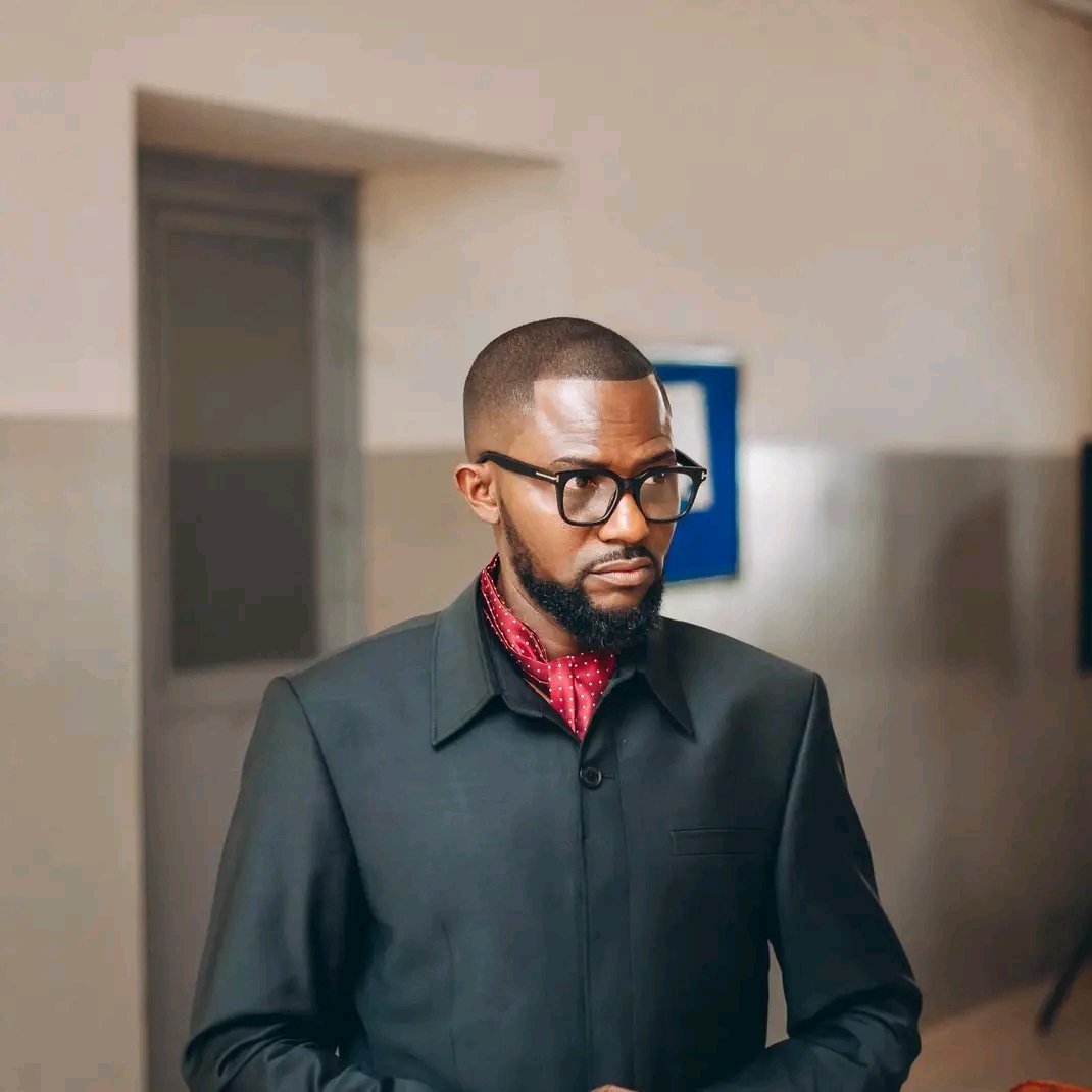 IbutshiModeste's tweet photo. #ACB 
Félicitations au Cordon National de la jeunesse @SocrateIbutshi pour sa nomination comme Directeur de Cabinet. Une jeunesse engagée, compétente et prête à porter haut la vision de notre Autorité Morale. L’ACB avance, la relève est assurée. 🇨🇩🔥 #ACB #JeunesseEnAction https://t.co/G4TZFbkA6I