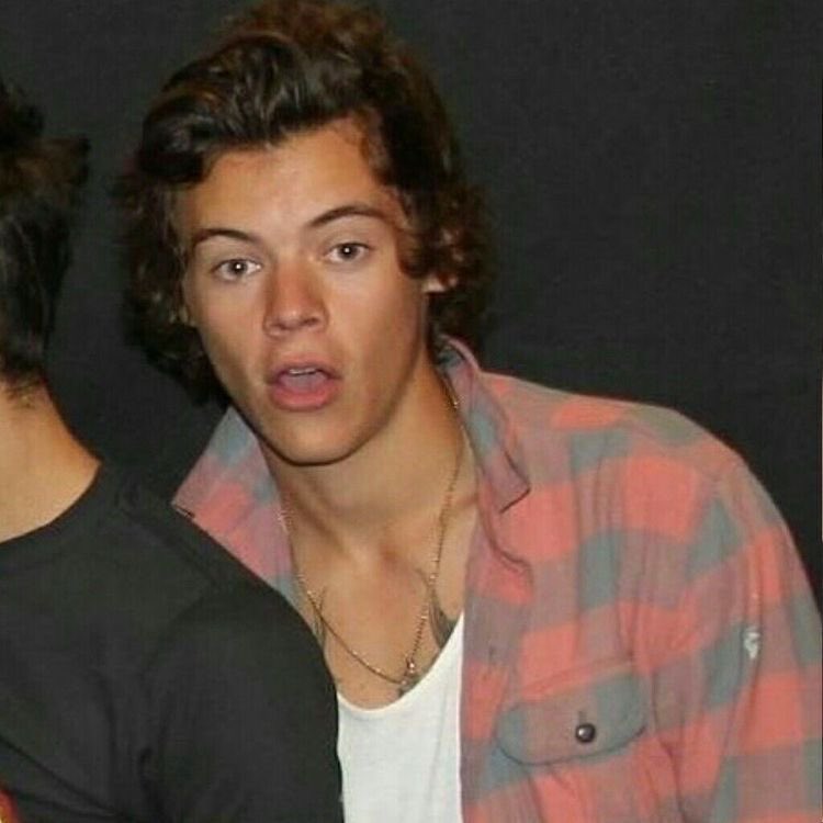 harrysentangel's tweet photo. how tf was he my age here??? literally nobody looks like this https://t.co/B0e1aNueG4