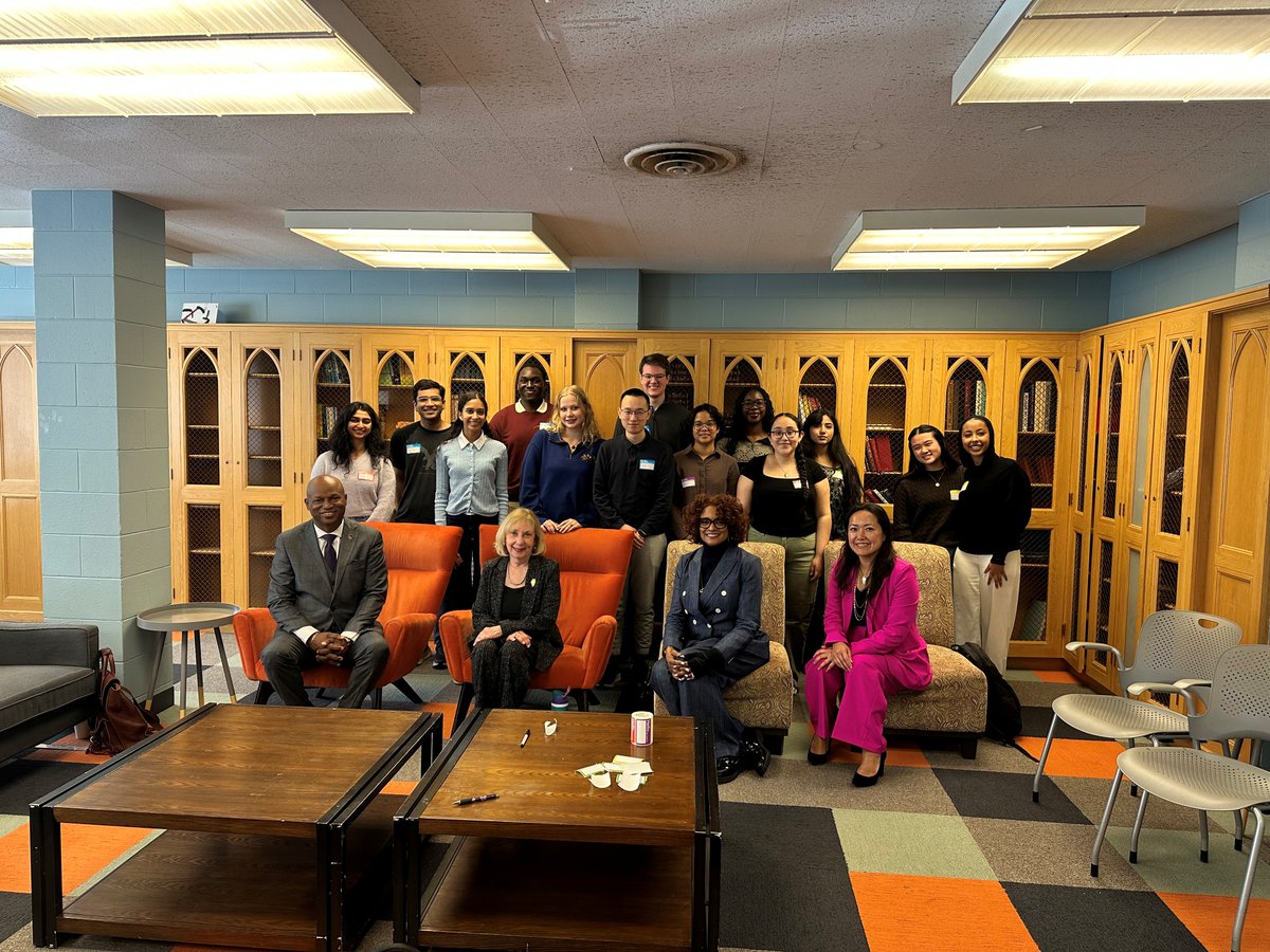 NorthwesternGR's tweet photo. Thank you @SpeakerWelchIL, @RobynGabel, @replilly78, and @jyangrohr for an engaging and educational session with @NorthwesternU Policy in Action students. It was an honor to learn about your individual journeys to the Illinois General Assembly. https://t.co/VYhzxsvd8P