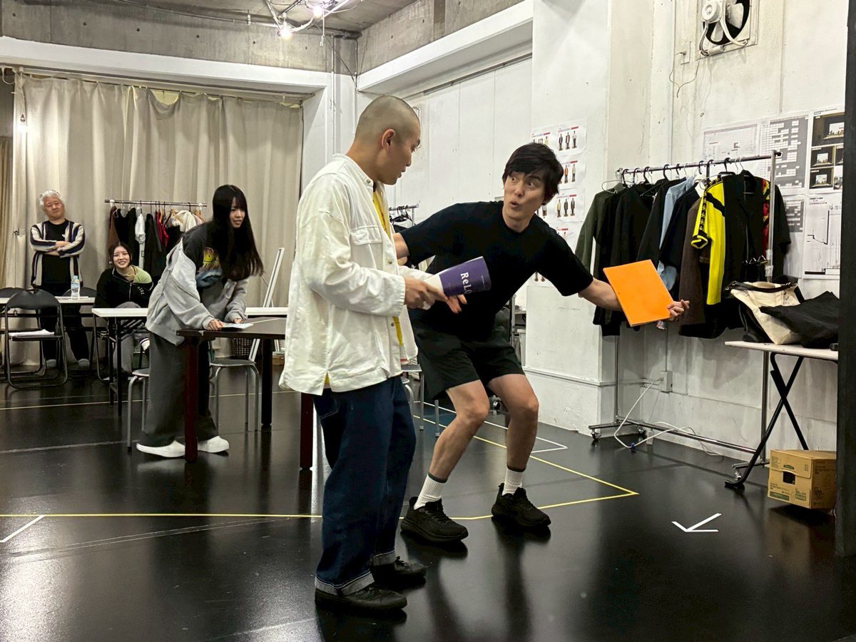 ザ・ギース尾関さんは今回の話のファンタジスタです。存在の面白さと、物語を進ませる機動力を持つ彼しかできない役です。稽古中、尾関で一番笑ってる気がします。

4月30日〜5月2日
『シナリオ通りの恋をした』
@紀伊國屋ホール
チケット→x.gd/gldkj

ギースファンは確実に楽しめます！