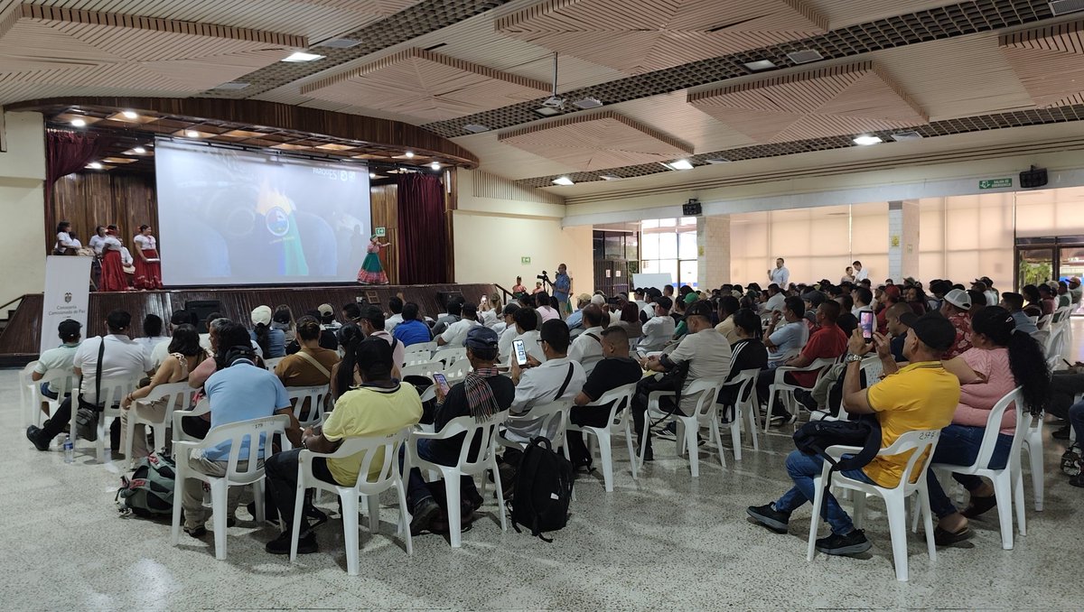 CNA_Colombia's tweet photo. 👉 Inicia en el Club Infantas de Barrancabermeja el Encuentro con organizaciones sociales, en el marco de la declaratoria de un área protegida en la Serranía de San Lucas.

🗣️ Un espacio que se espera sea de diálogo y construcción colectiva para la concertación de una figura que no deje a las comunidades por fuera.